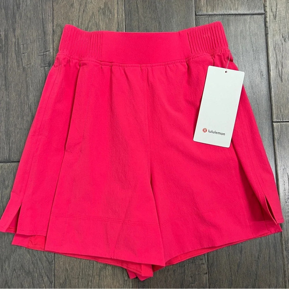 Lululemon NWT Stretch Woven Relaxed-Fit High-Rise Short 4" Cherry Mist - Picture 1 of 9